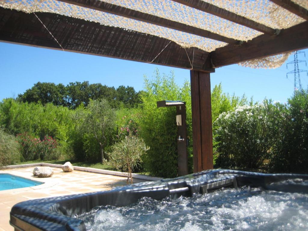 Appart'Hotel Et Chambres Essentiel Spa Arlés Exterior foto